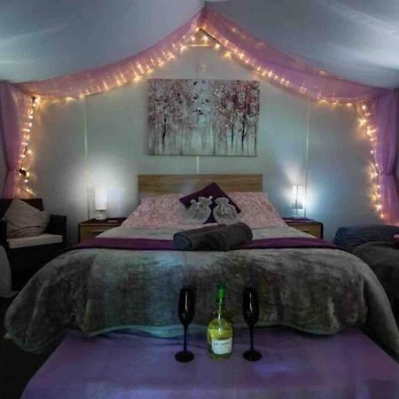 Cosy Woodland Romantic Retreat With Log Fires And Nature Sturry ภายนอก รูปภาพ