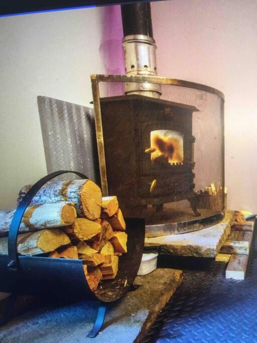 Cosy Woodland Romantic Retreat With Log Fires And Nature Sturry ภายนอก รูปภาพ