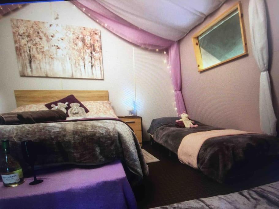 Cosy Woodland Romantic Retreat With Log Fires And Nature Sturry ภายนอก รูปภาพ