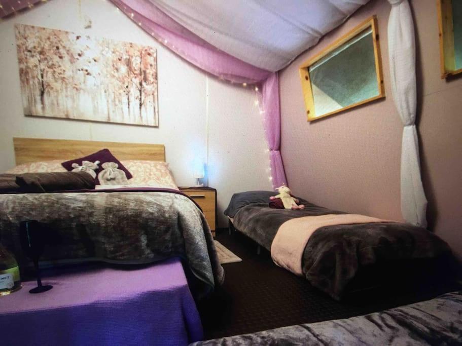 Cosy Woodland Romantic Retreat With Log Fires And Nature Sturry ภายนอก รูปภาพ
