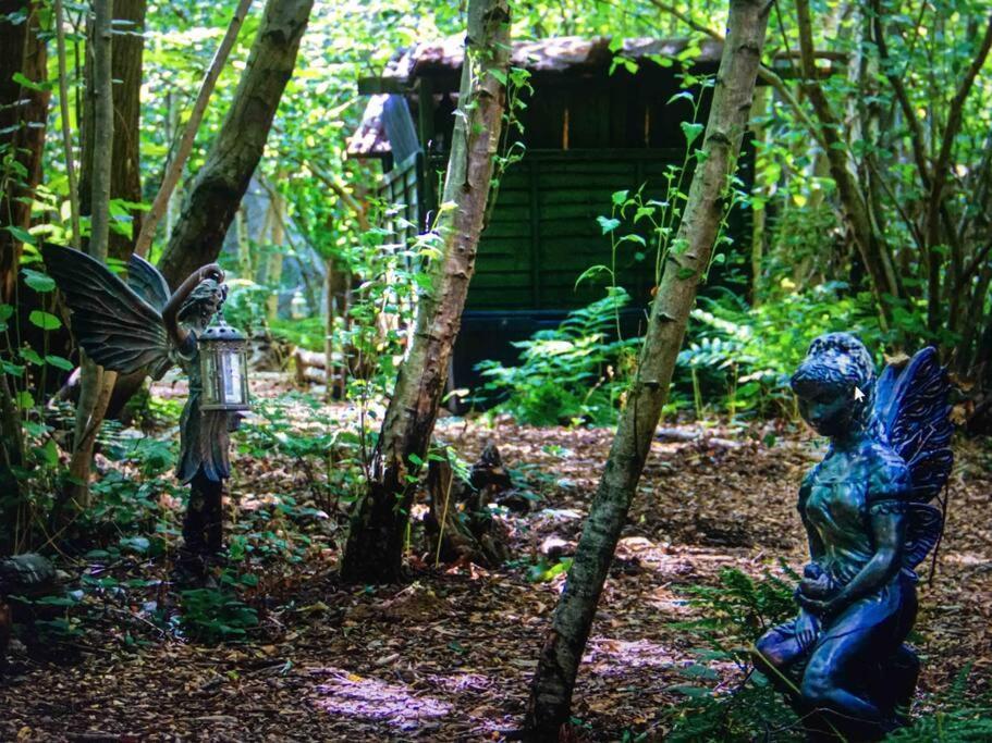 Cosy Woodland Romantic Retreat With Log Fires And Nature Sturry ภายนอก รูปภาพ