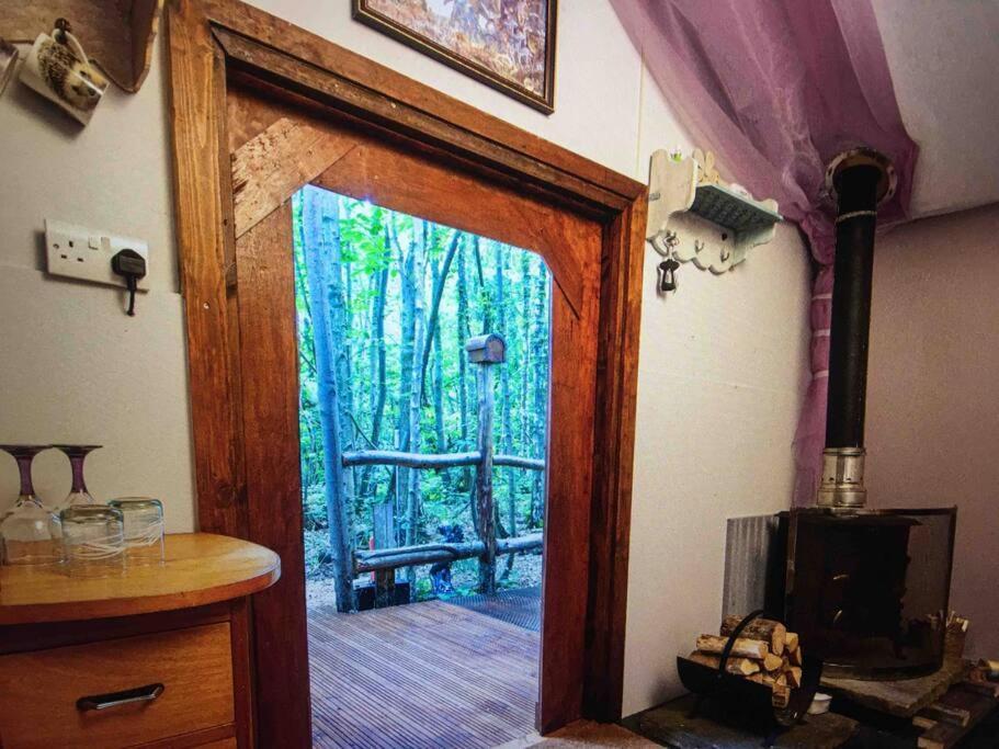 Cosy Woodland Romantic Retreat With Log Fires And Nature Sturry ภายนอก รูปภาพ